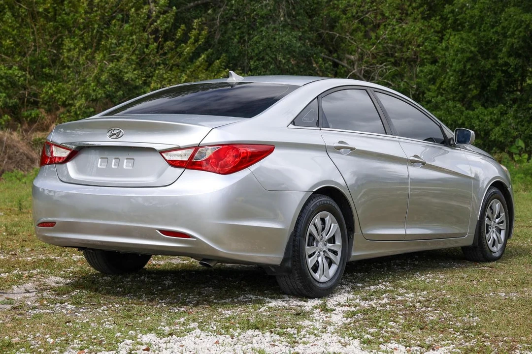2011 Hyundai Sonata - Image 11 of 21
