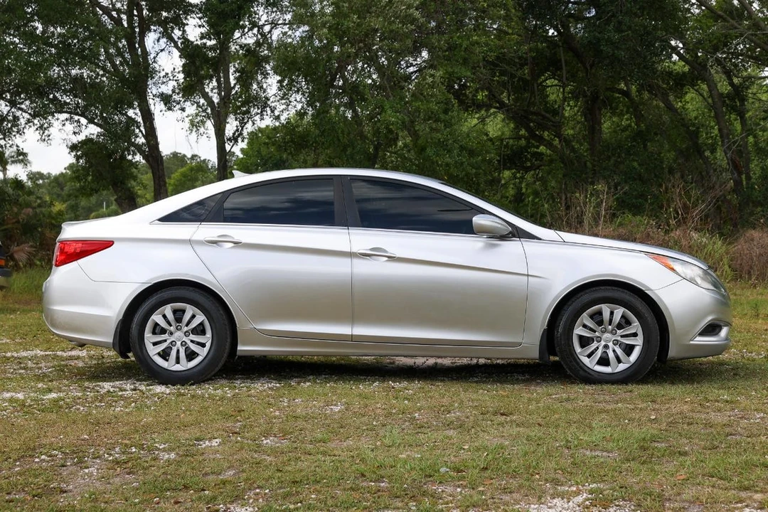 2011 Hyundai Sonata - Image 13 of 21