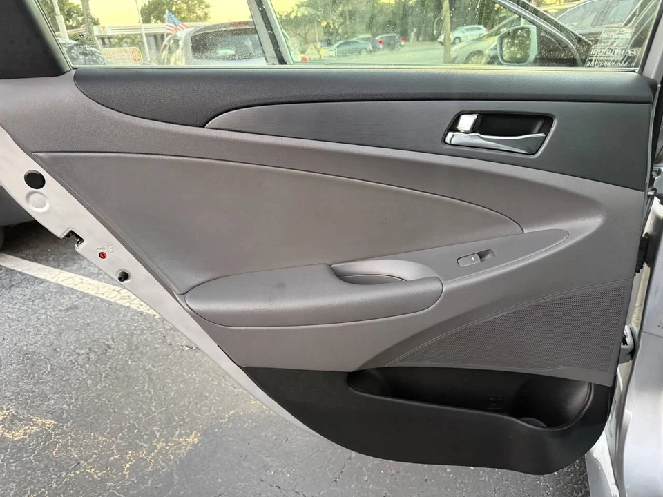 2011 Hyundai Sonata - Image 16 of 21