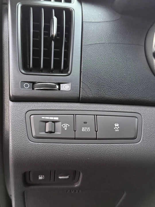 2011 Hyundai Sonata - Image 15 of 21