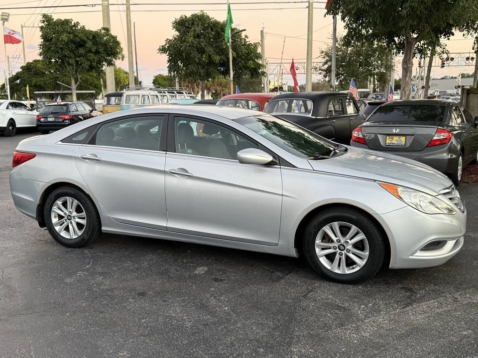2011 Hyundai Sonata - Image 8 of 12