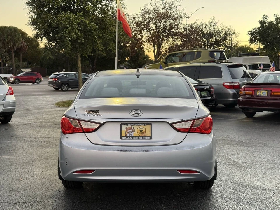 2011 Hyundai Sonata - Image 6 of 12