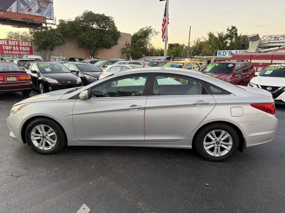 2011 Hyundai Sonata - Image 4 of 12