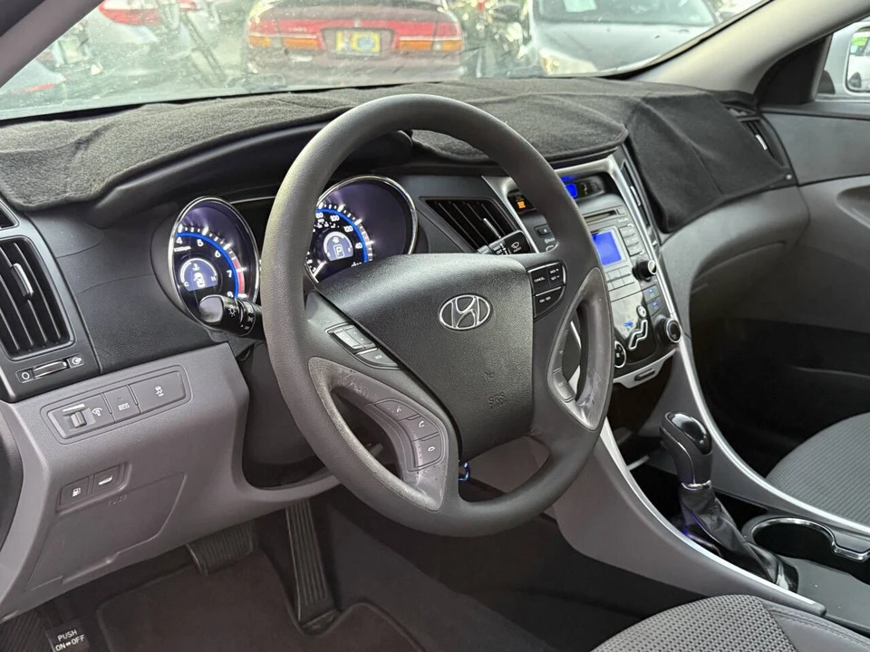 2011 Hyundai Sonata - Image 14 of 21