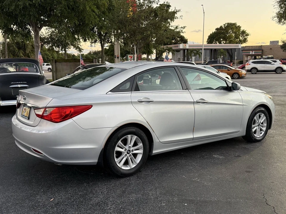 2011 Hyundai Sonata - Image 7 of 21