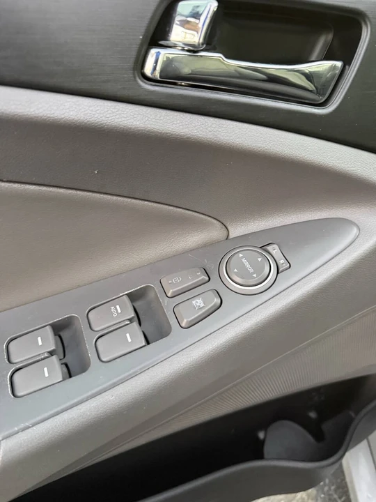 2011 Hyundai Sonata - Image 19 of 21