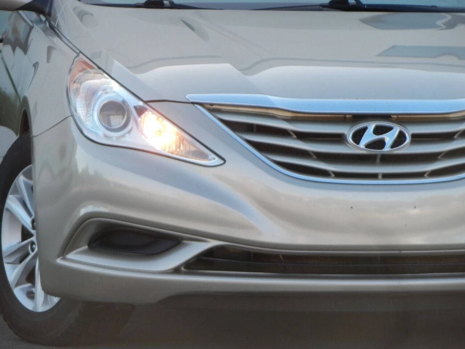2011 Hyundai Sonata - Image 6 of 12
