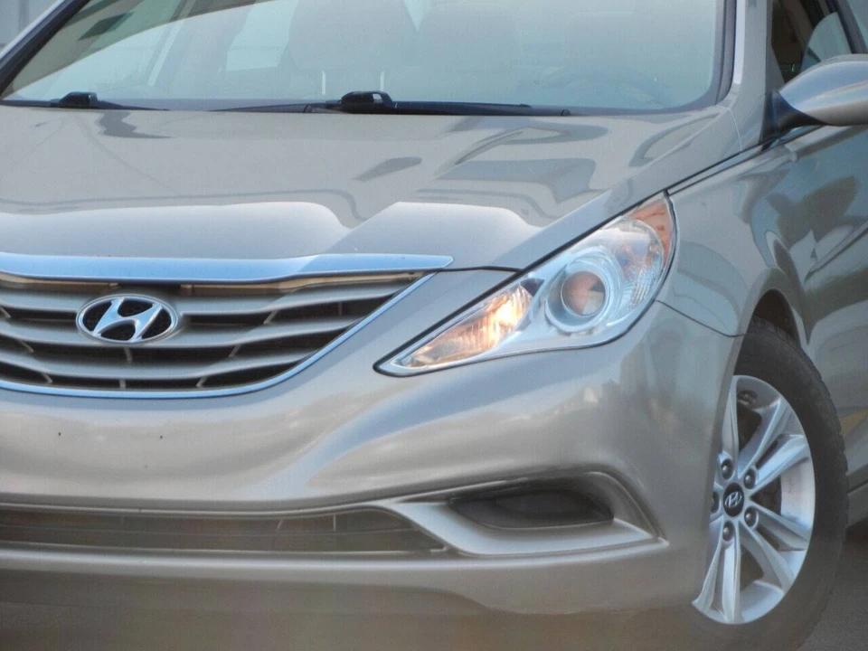 2011 Hyundai Sonata - Image 4 of 21