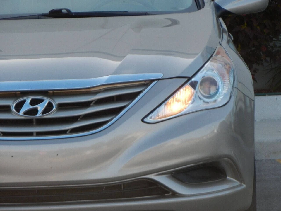 2011 Hyundai Sonata - Image 8 of 12