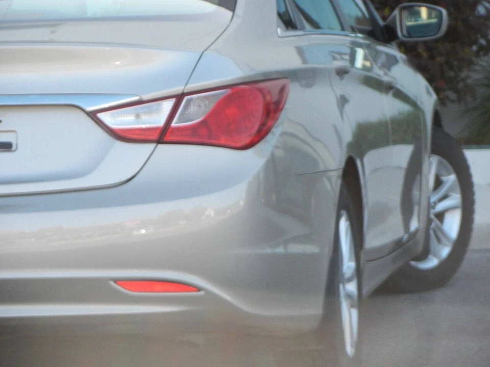 2011 Hyundai Sonata - Image 17 of 21