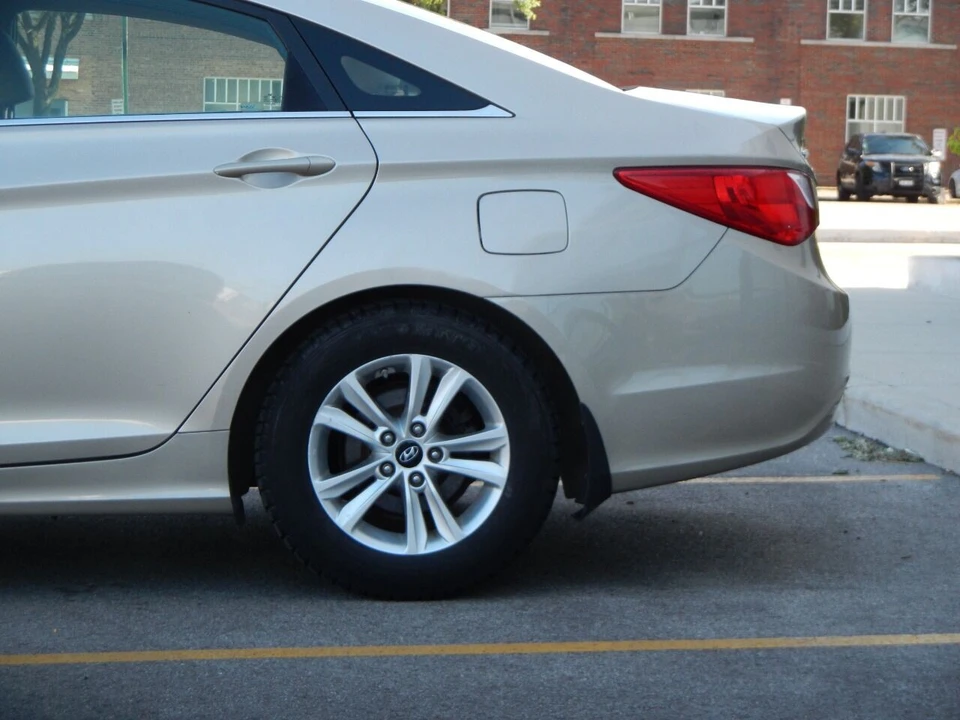 2011 Hyundai Sonata - Image 11 of 12
