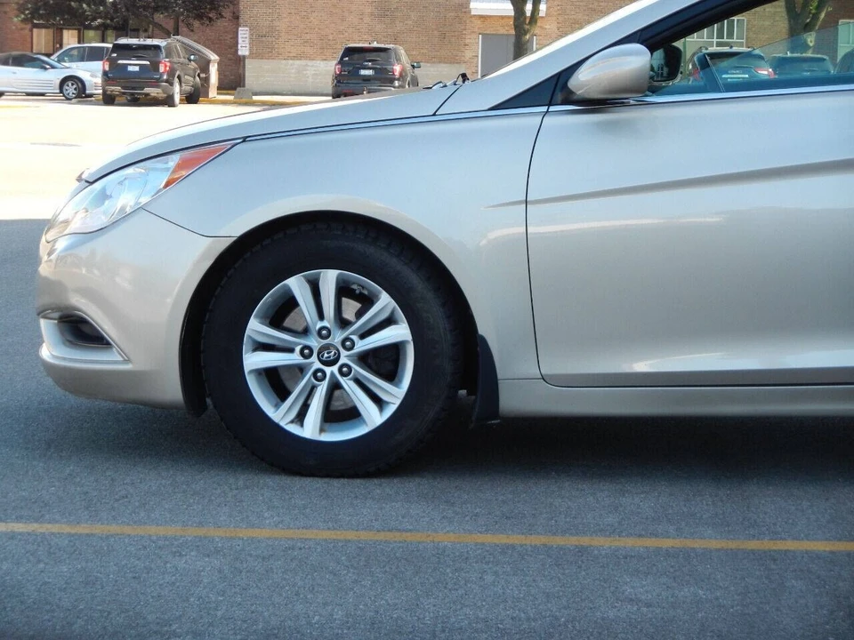2011 Hyundai Sonata - Image 12 of 21