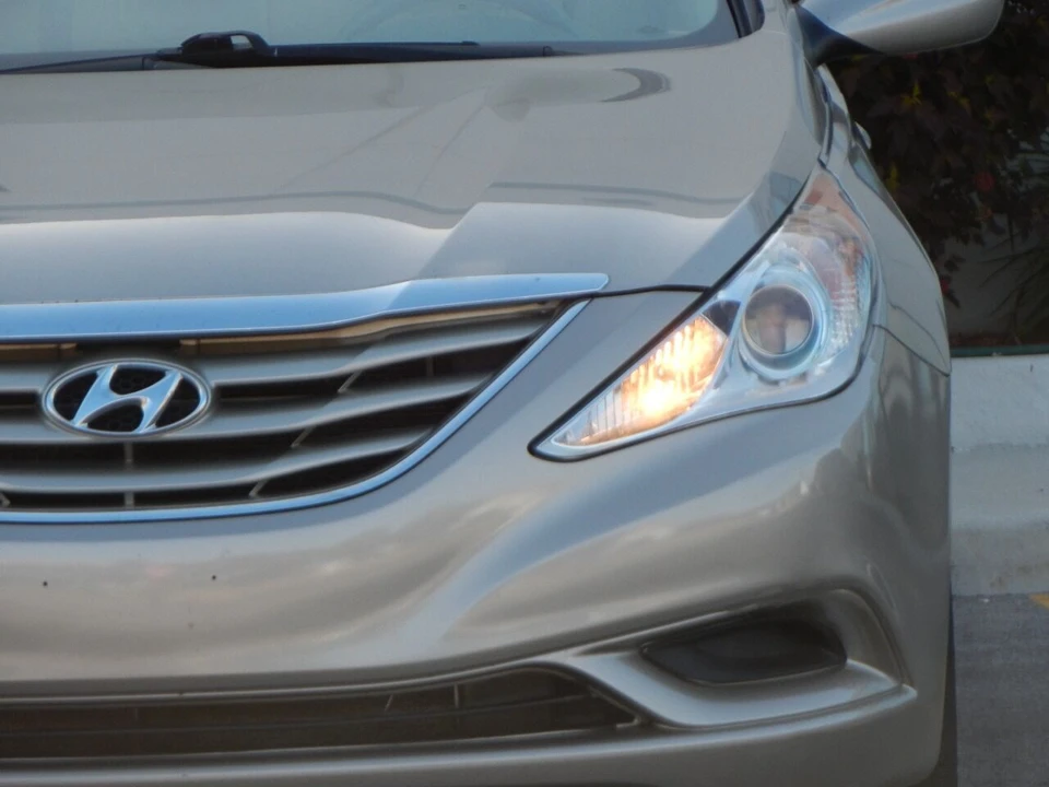 2011 Hyundai Sonata - Image 8 of 12