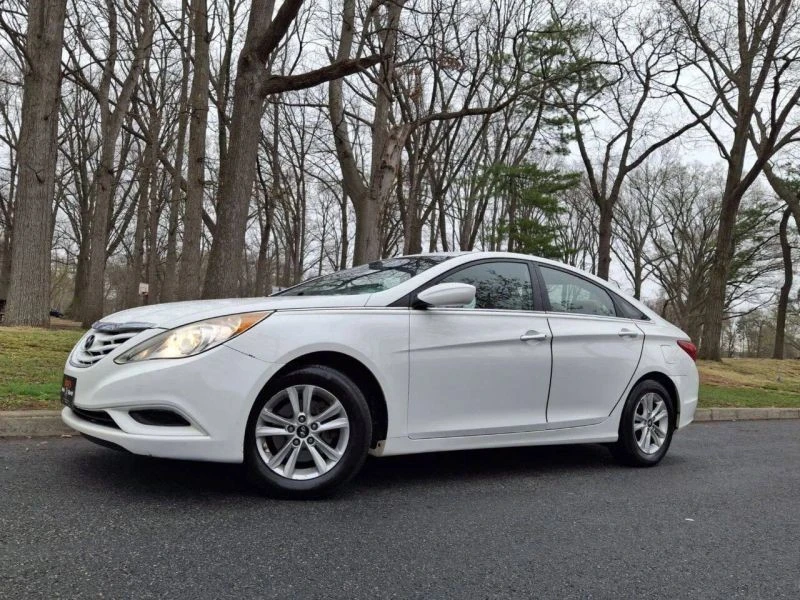 2011 Hyundai Sonata - Image 2 of 12