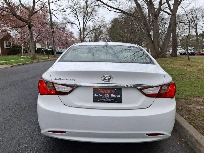2011 Hyundai Sonata - Image 5 of 12