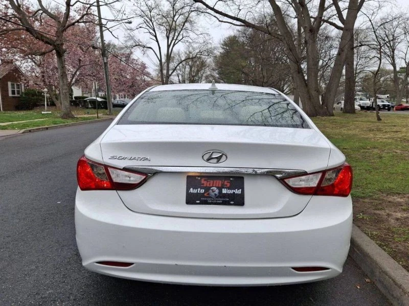 2011 Hyundai Sonata - Image 5 of 12