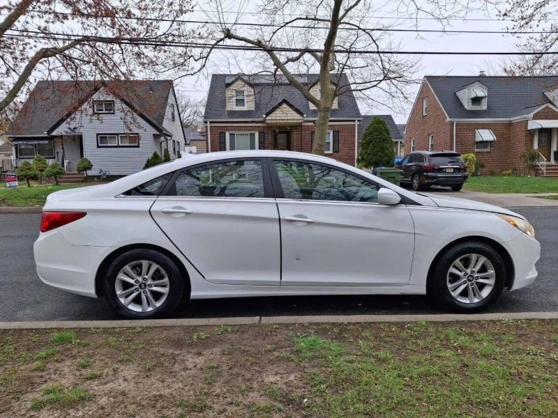 2011 Hyundai Sonata - Image 7 of 12