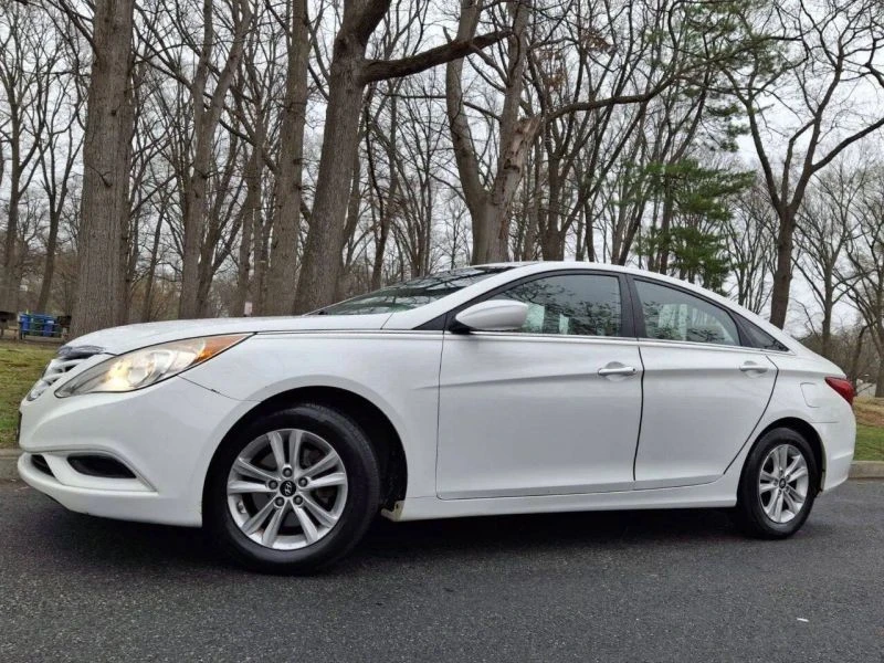 2011 Hyundai Sonata - Image 3 of 12