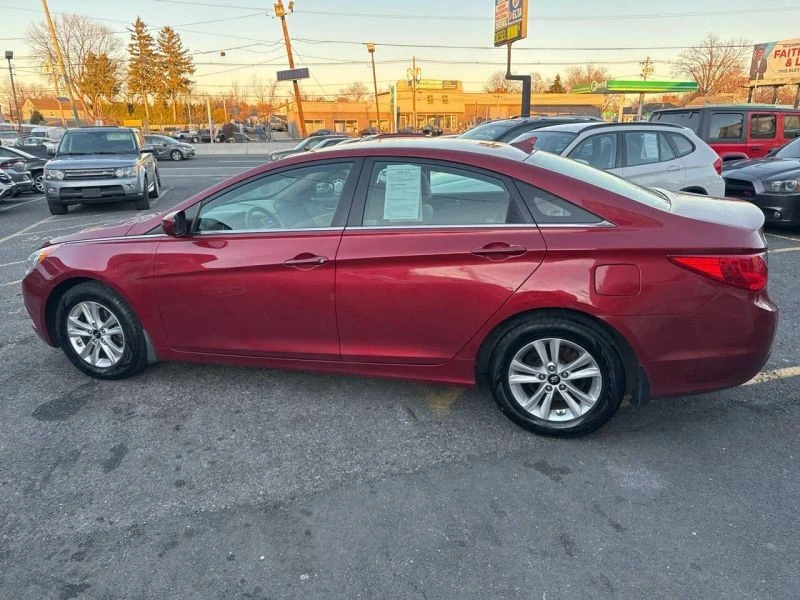 2011 Hyundai Sonata - Image 9 of 12