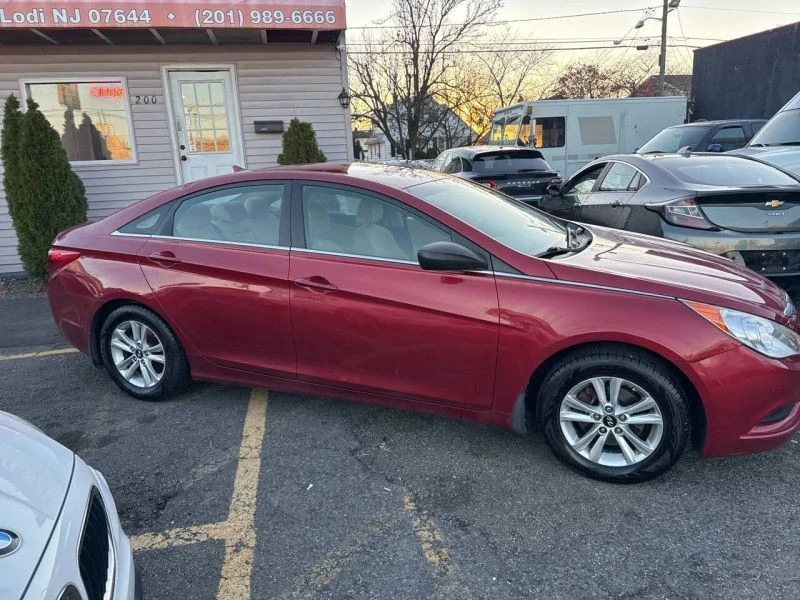 2011 Hyundai Sonata - Image 4 of 12
