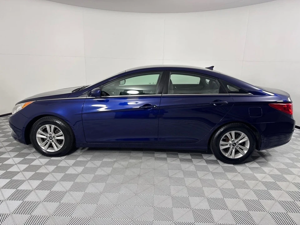 2011 Hyundai Sonata - Image 6 of 12