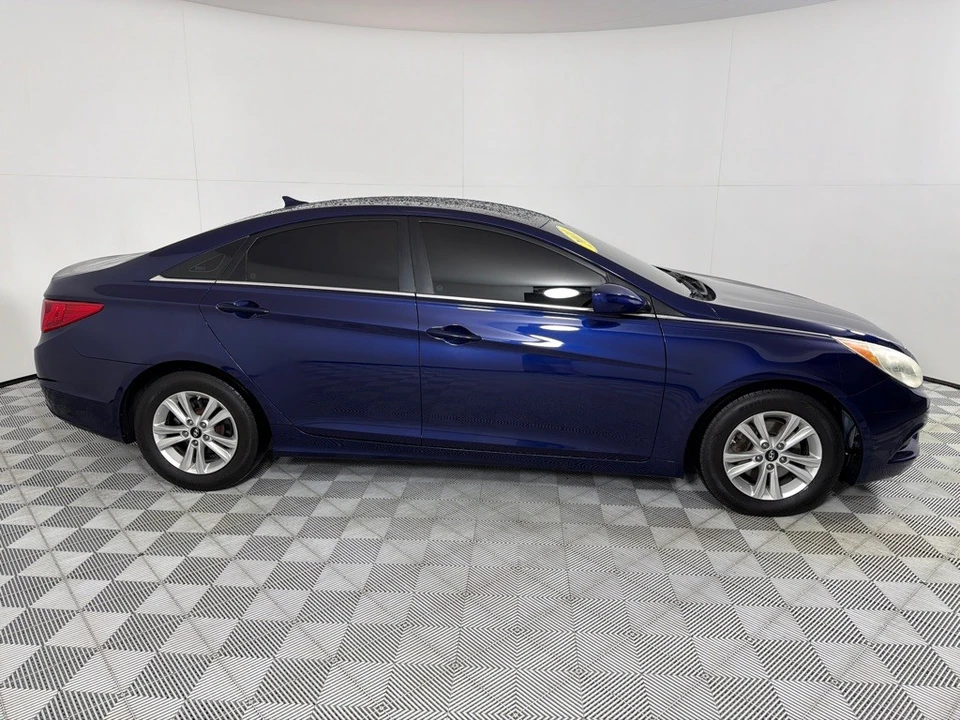2011 Hyundai Sonata - Image 4 of 21