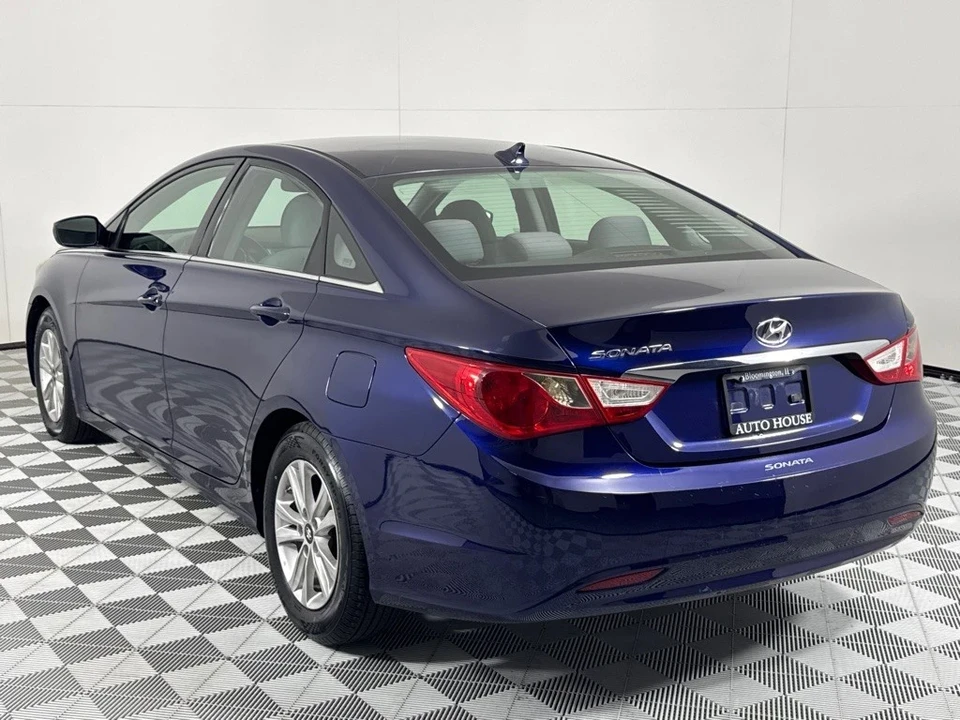 2011 Hyundai Sonata - Image 5 of 12