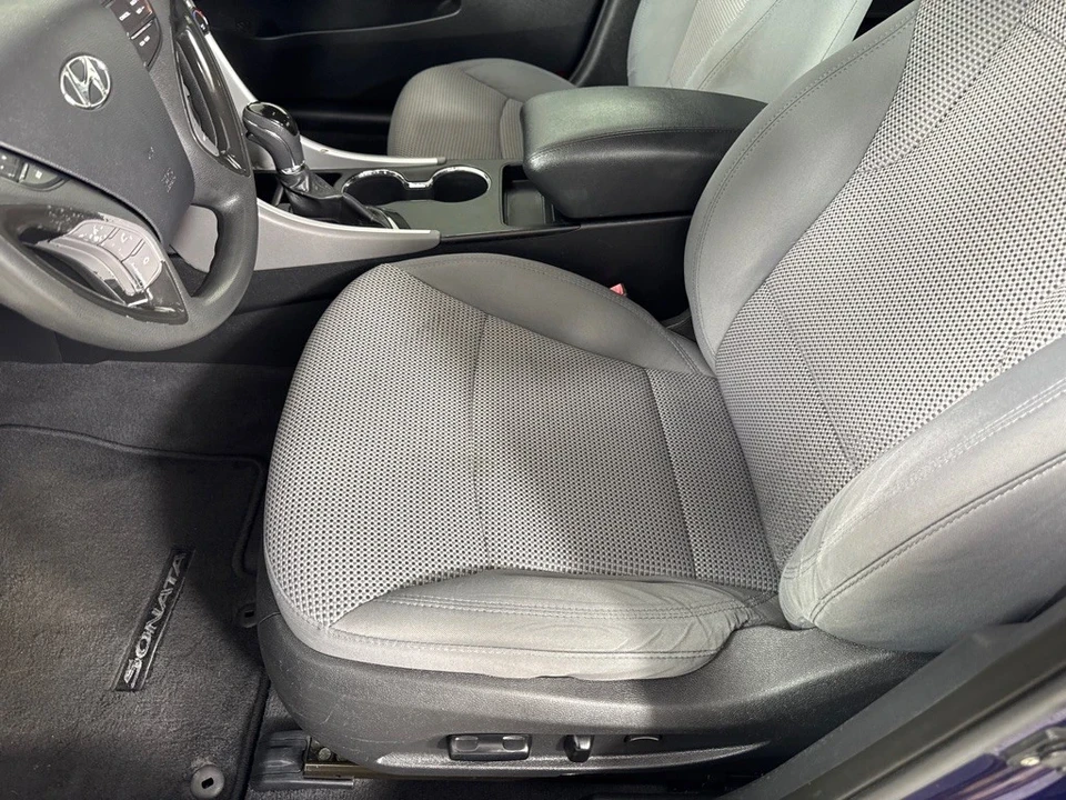 2011 Hyundai Sonata - Image 10 of 12