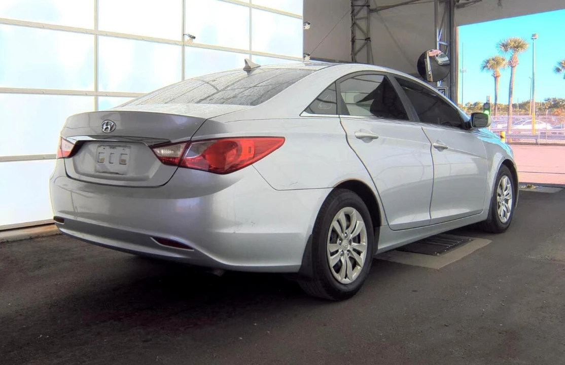 2011 Hyundai Sonata - Image 4 of 11