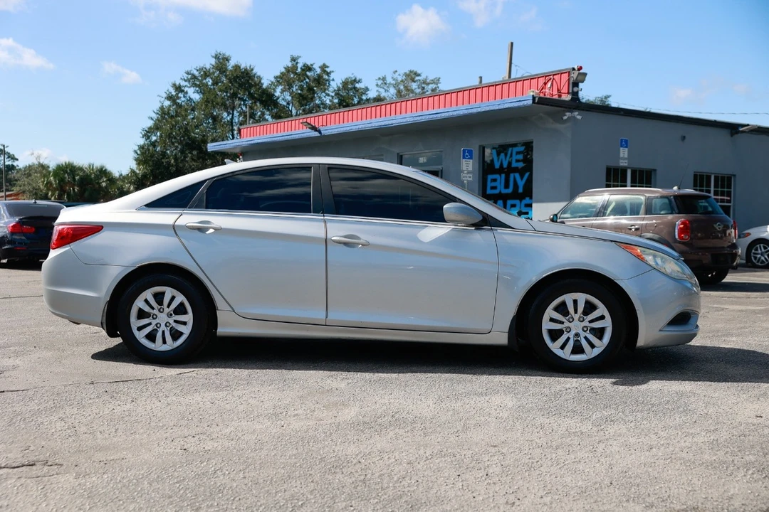 2011 Hyundai Sonata - Image 13 of 21