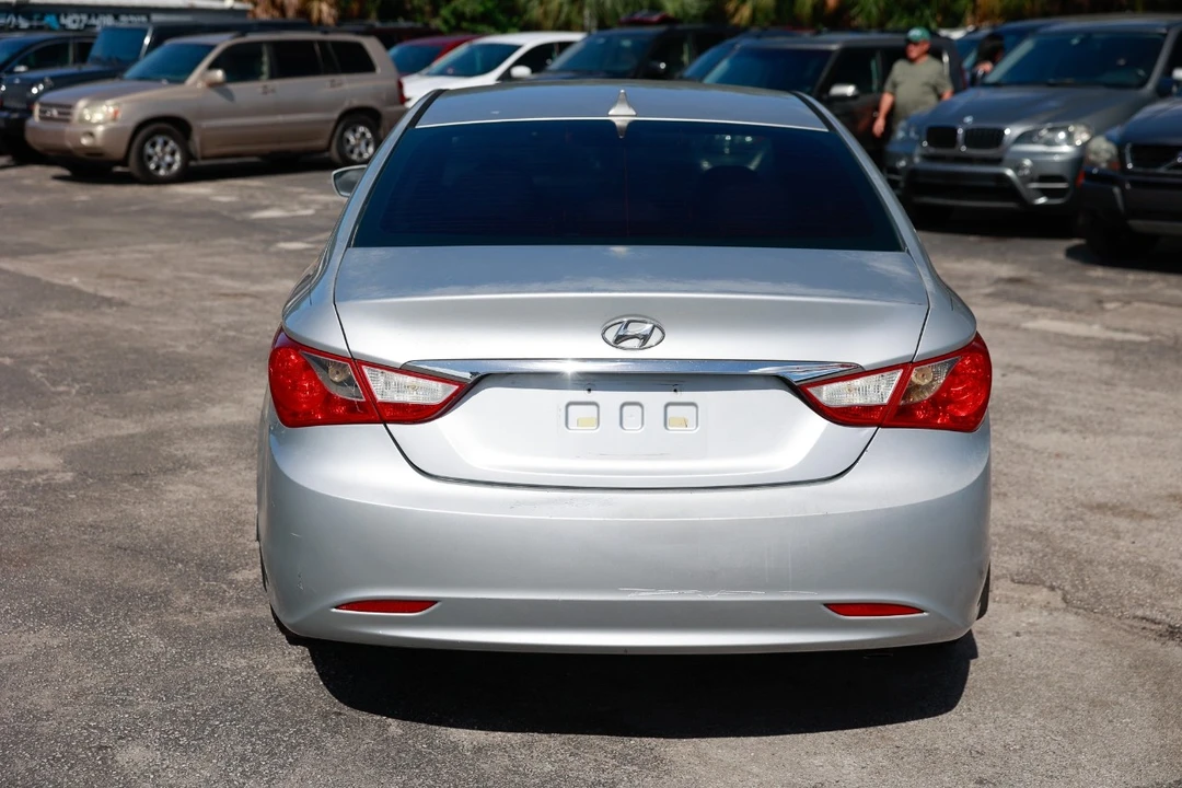 2011 Hyundai Sonata - Image 9 of 21