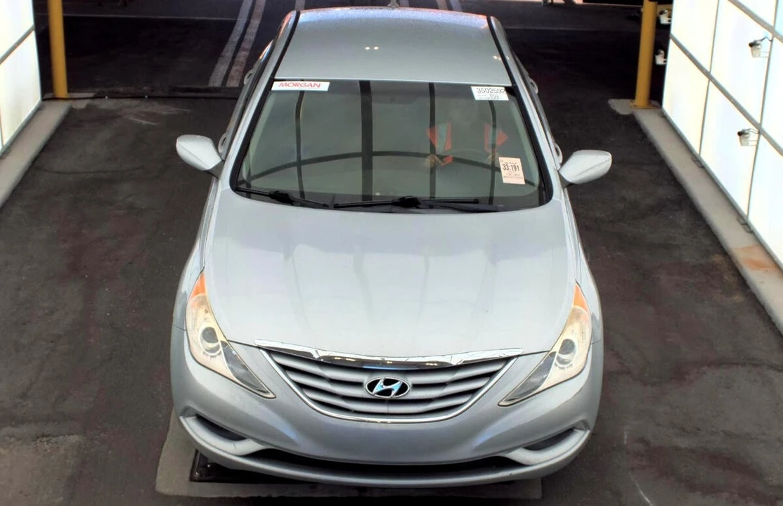 2011 Hyundai Sonata - Image 2 of 11