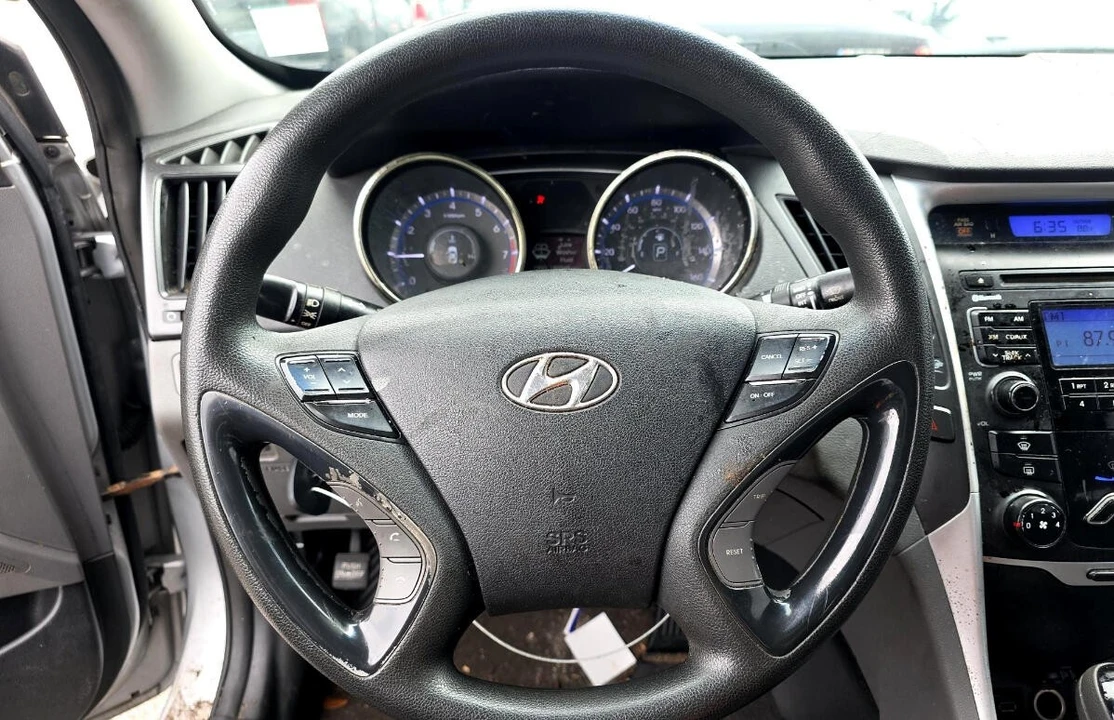 2011 Hyundai Sonata - Image 9 of 11