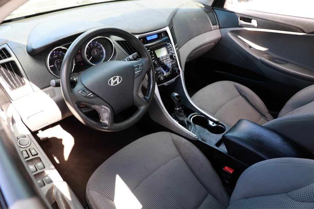 2011 Hyundai Sonata - Image 4 of 21