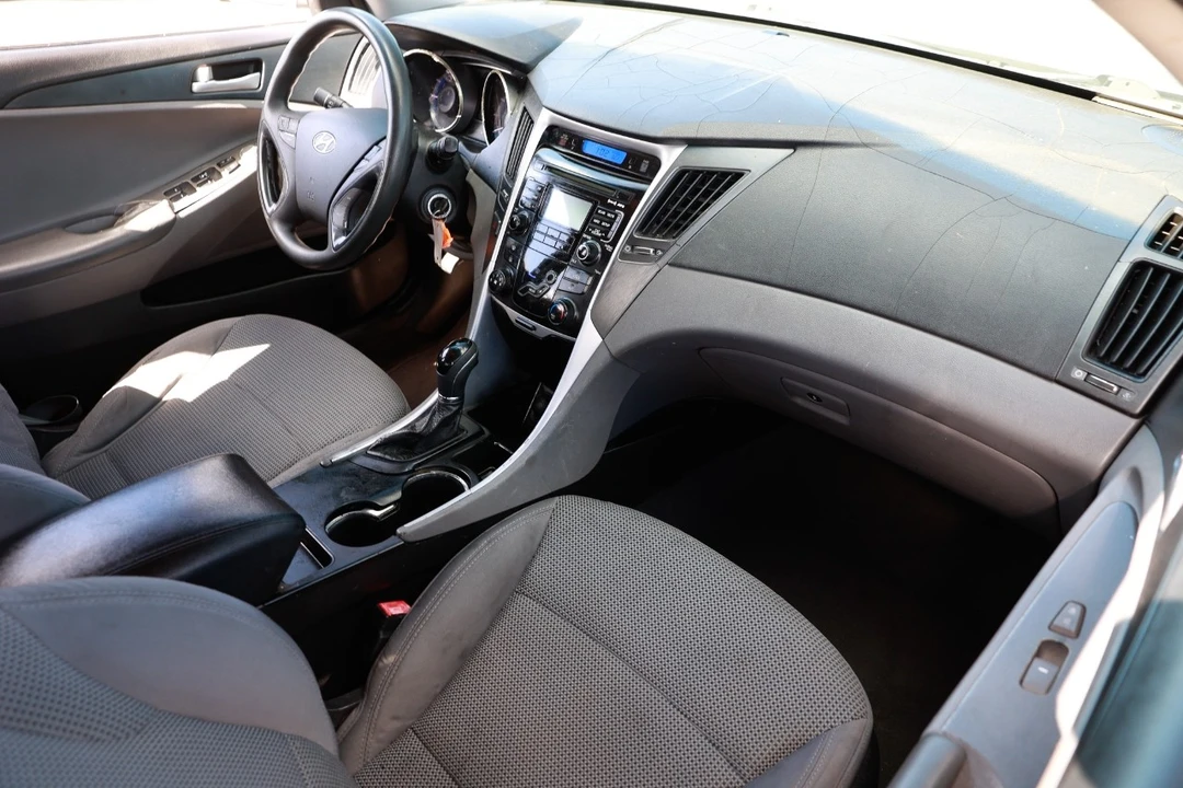 2011 Hyundai Sonata - Image 16 of 21