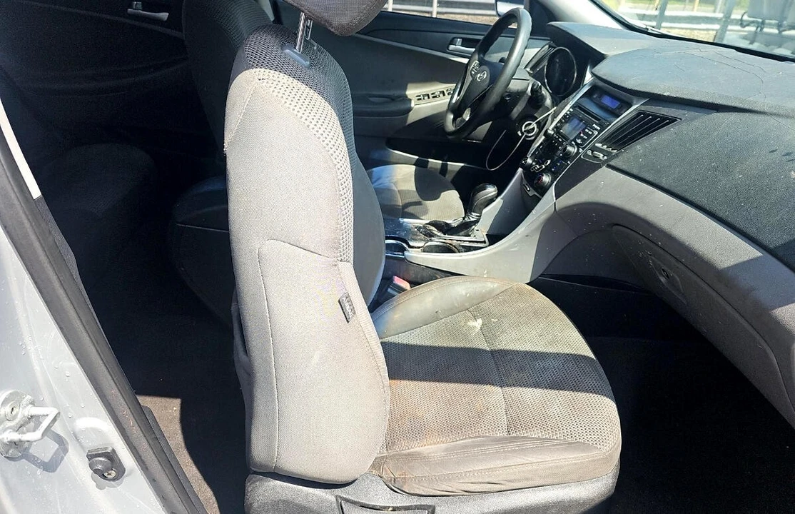 2011 Hyundai Sonata - Image 8 of 11