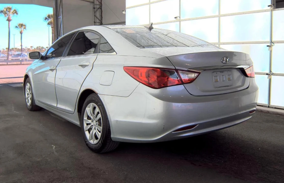 2011 Hyundai Sonata - Image 6 of 11
