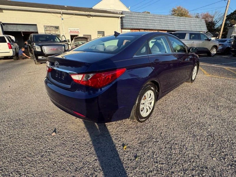 2011 Hyundai Sonata - Image 8 of 12