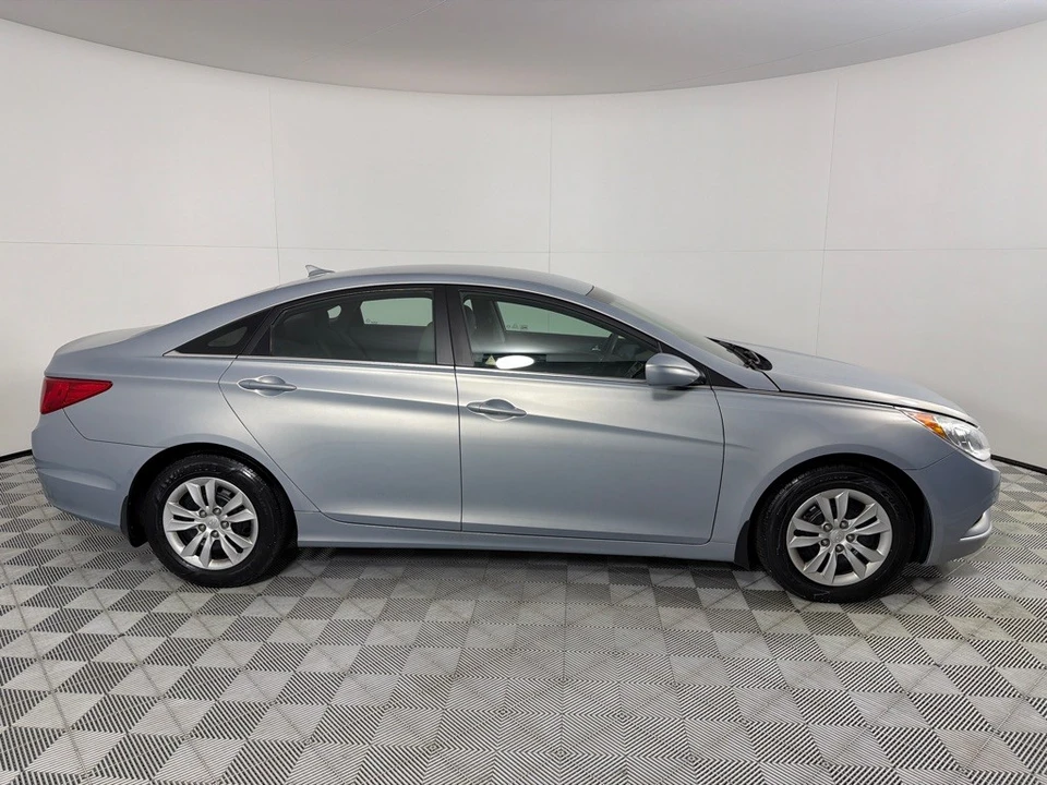 2011 Hyundai Sonata - Image 4 of 21