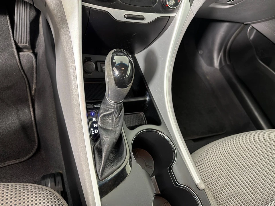 2011 Hyundai Sonata - Image 16 of 21