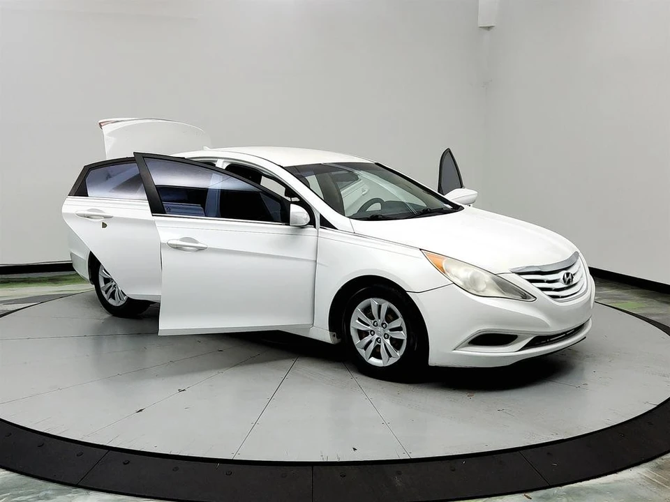 2011 Hyundai Sonata - Image 10 of 21