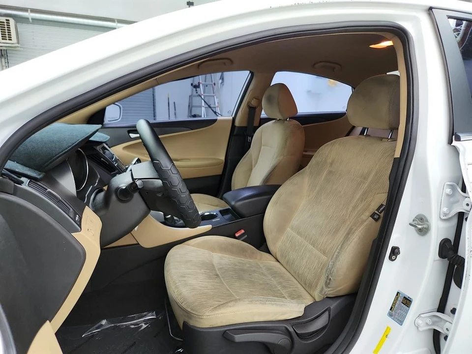 2011 Hyundai Sonata - Image 14 of 21