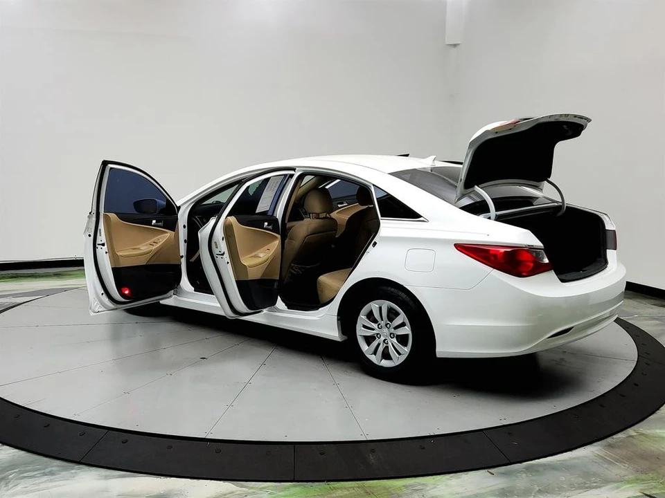 2011 Hyundai Sonata - Image 12 of 21