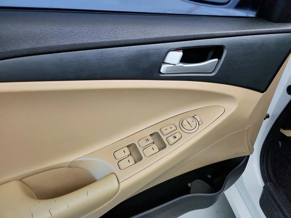 2011 Hyundai Sonata - Image 15 of 21