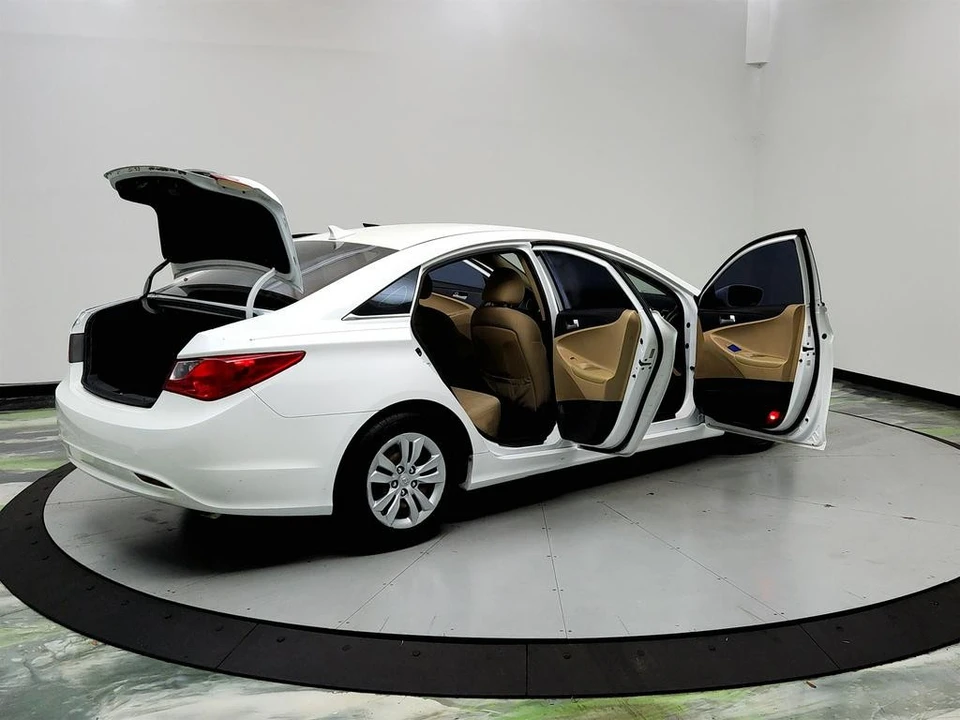 2011 Hyundai Sonata - Image 11 of 21