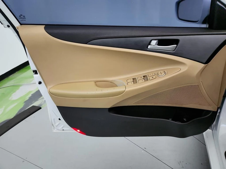 2011 Hyundai Sonata - Image 16 of 21