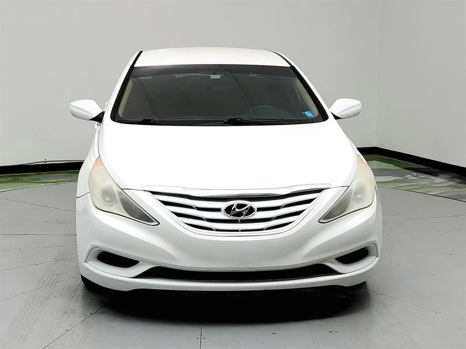 2011 Hyundai Sonata - Image 2 of 21