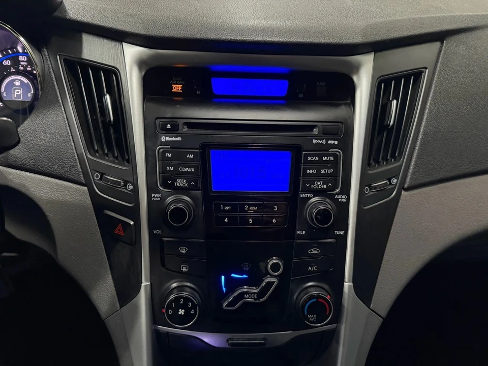 2011 Hyundai Sonata - Image 13 of 16