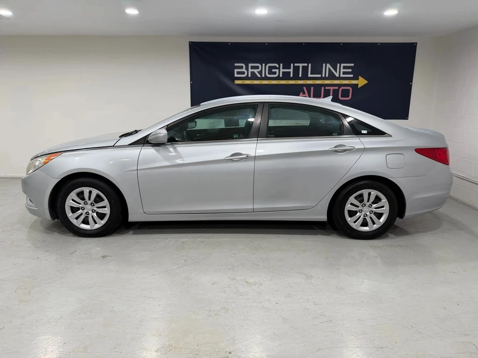2011 Hyundai Sonata - Image 2 of 16