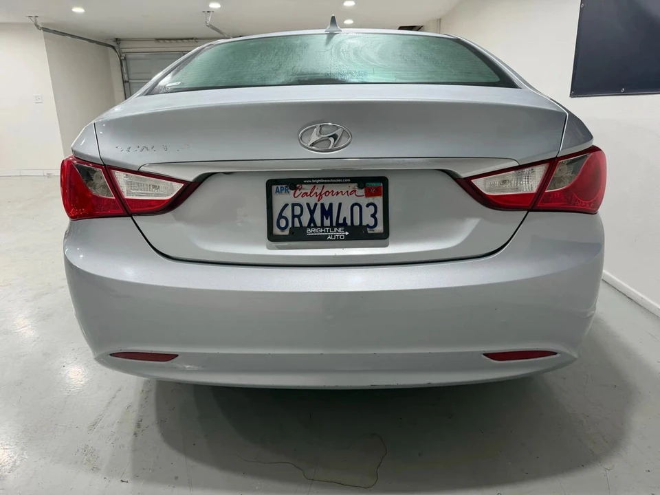 2011 Hyundai Sonata - Image 4 of 16